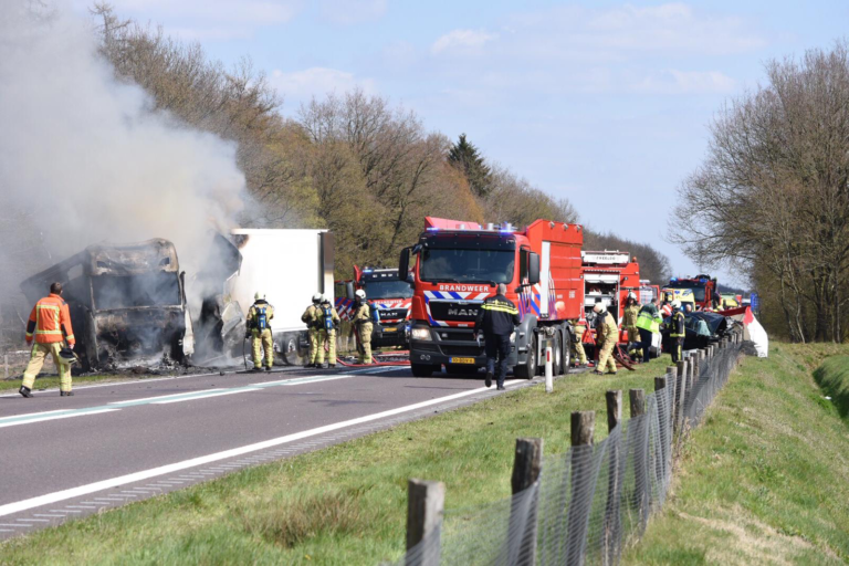 N381 bij Noord-Sleen afgesloten na ernstig ongeval met vrachtwagen