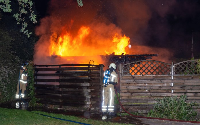 Tuinhuisje verwoest door brand in Klazienaveen