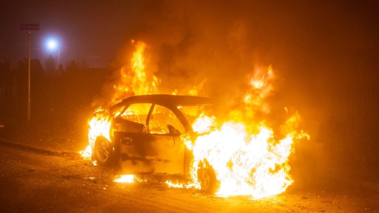 Auto uitgebrand in Emmen