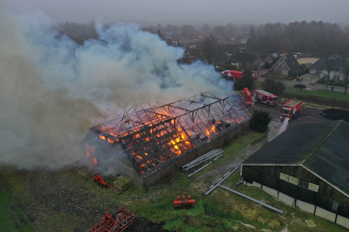 Uitslaande brand in boerenschuur in Emmer-Compascuum