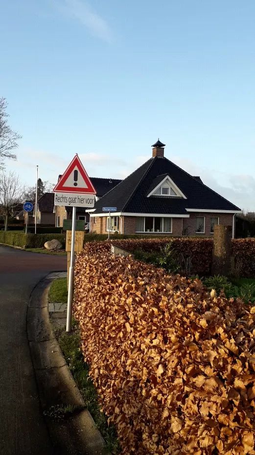 Gemeente Emmen plaatst borden bij kruispunt in Barger-Oosterveld