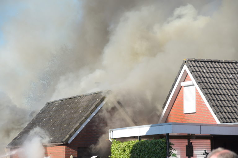 Schuren branden volledig uit in Klazienaveen
