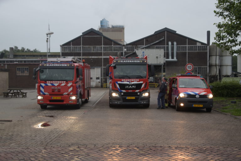 Brandweer rukt uit voor mogelijke brand bij Rademakers in Klazienaveen