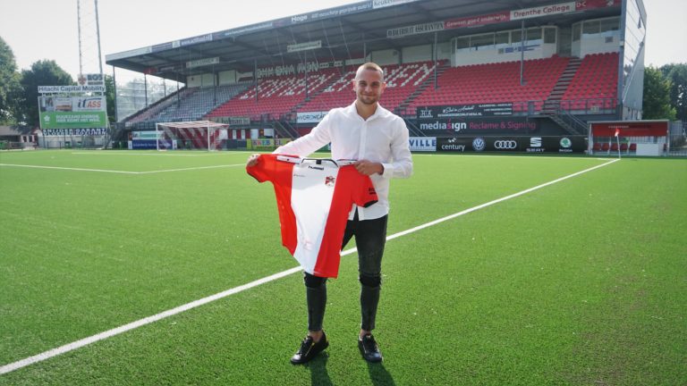 FC Emmen huurt Denis Granecny