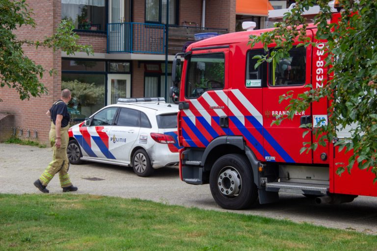 Rokende bloembak in Emmen: brandweer rukt uit
