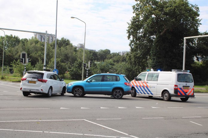 Twee auto’s beschadigd bij ongeval op kruising in Emmen