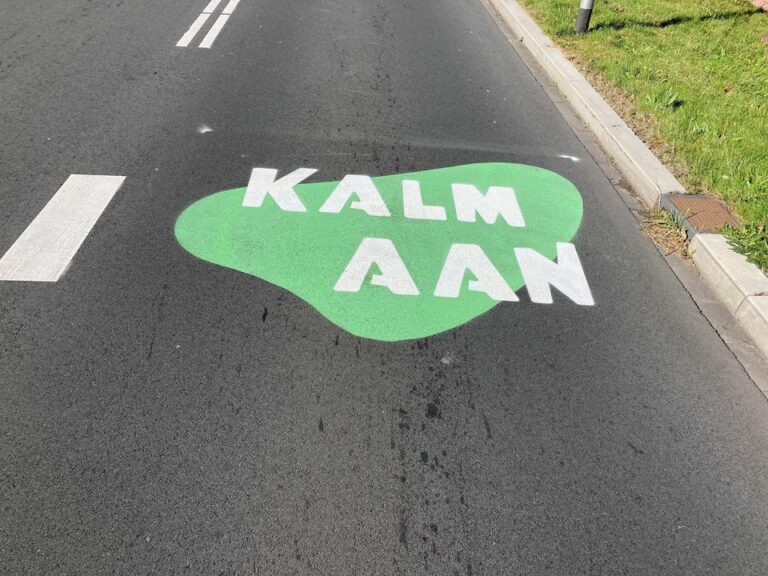 “Kalm aan” op twee plekken op de weg in Emmen