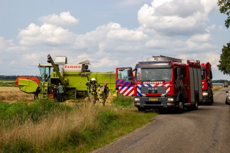 Brand in landbouwmachine in Odoornerveen