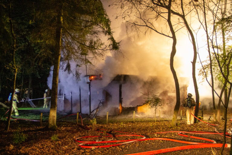 Brand in huisje op vakantiepark in Schoonoord